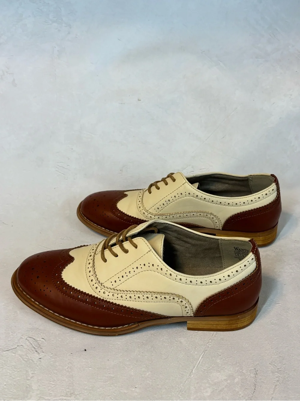 Wanted Babe Tan Two-Tone Brown and Cream Wingtip oxfords, size 8